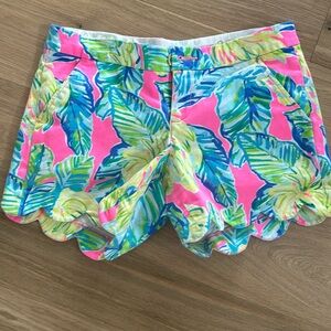 Lilly Pulitzer scallop short size 2